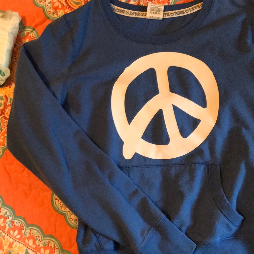 Front pocket sweatshirt. Victoria’s Secret Pink.